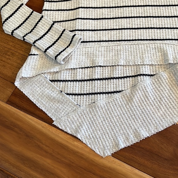 Sweet Romeo long sleeve waffle knit asymmetrical top - Picture 2 of 7